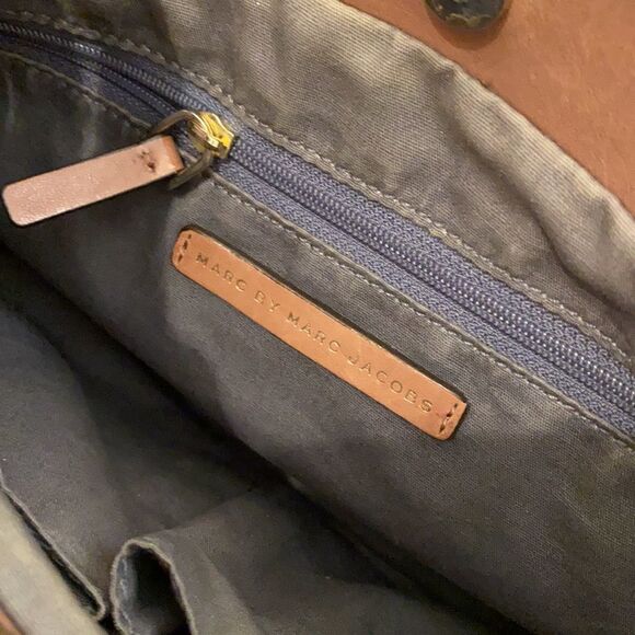 MARC by Marc Jacobs crossbody leather bag . - Picture 6 of 11